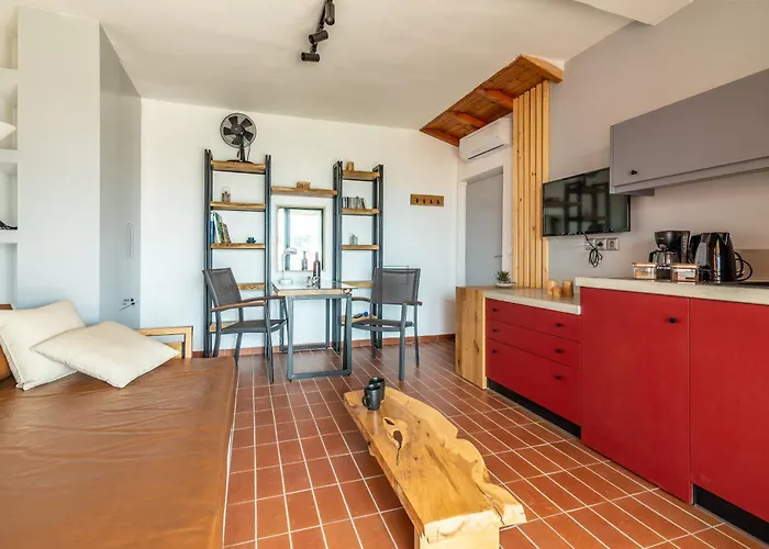 City Loft Near The Airport With Seaview