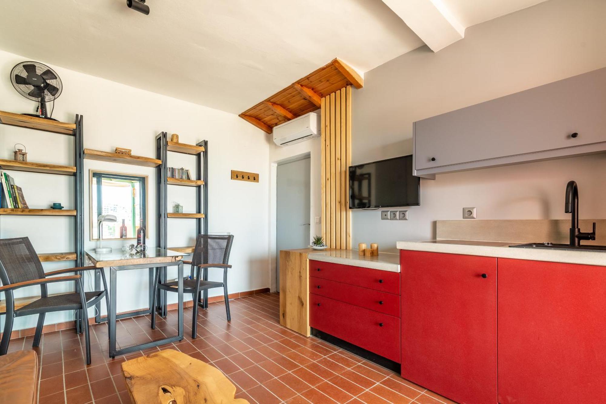 Loft Near The Airport With Seaview Apartment
